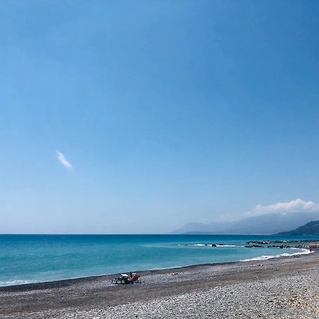 Peaceful Apartment 1 Minute Walk To The Beach Ventimiglia Dış mekan fotoğraf